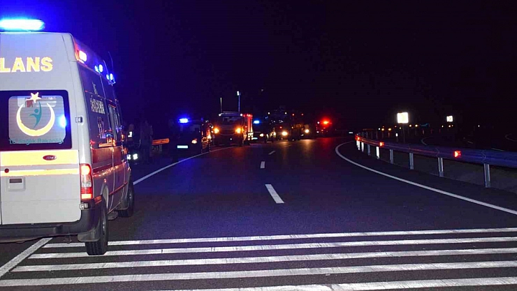 Malatya'da kontrolden çıkan minibüs yan yattı: 4 yaralı