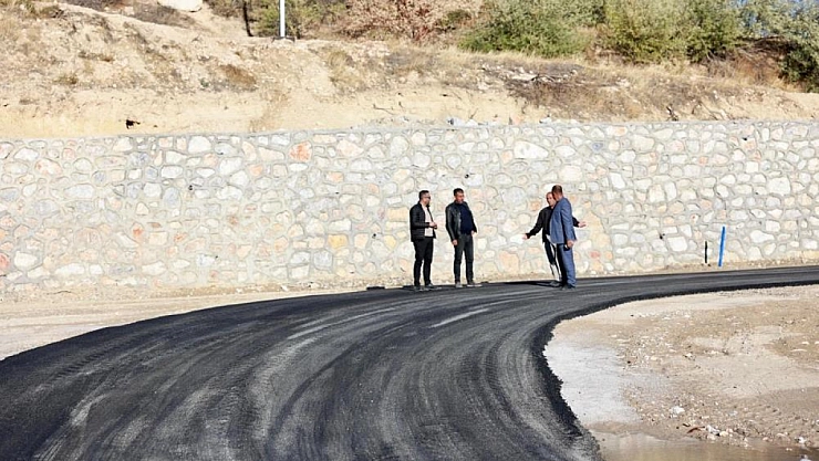 Malatya'da mahalle yollarına tadilat: Kırsalda yol düzenleme çalışmaları hız kazandı