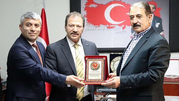 Malatya'da örnek davranışa plaket