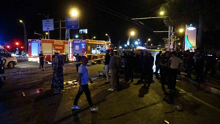 Malatya'da İşçi Servisi ile Otomobil Çarpıştı!
