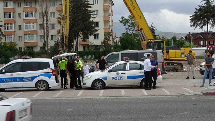Malatya'da otomobil yayalara çarptı 2 yaralı