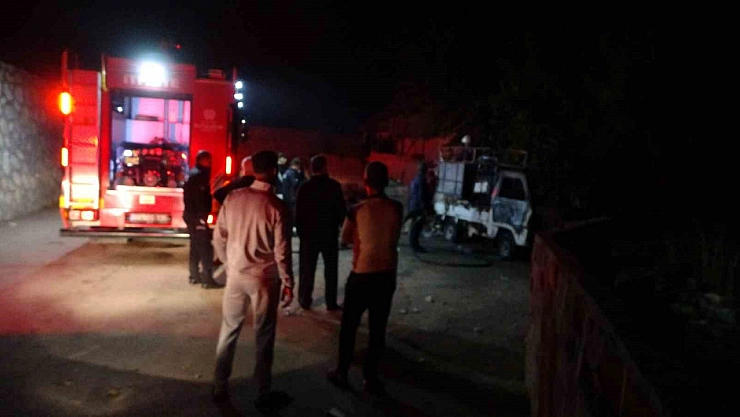 Malatya'da Park Halindeki Otomobilde Yangın Paniği: Araç Kullanılamaz Hale Geldi