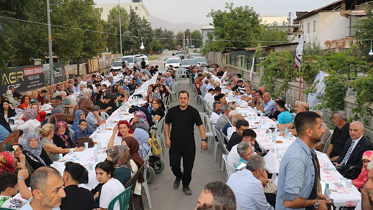 Malatya'da Pilav Şenliği Coşkusu: 3 Bin Kişiye Yöresel Lezzet İkram Edildi