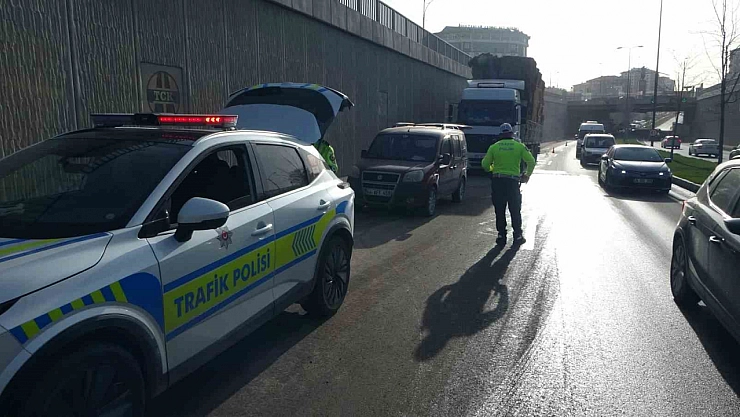 Malatya'da tır arızası yüzünden trafikte uzun kuyruklar oluştu