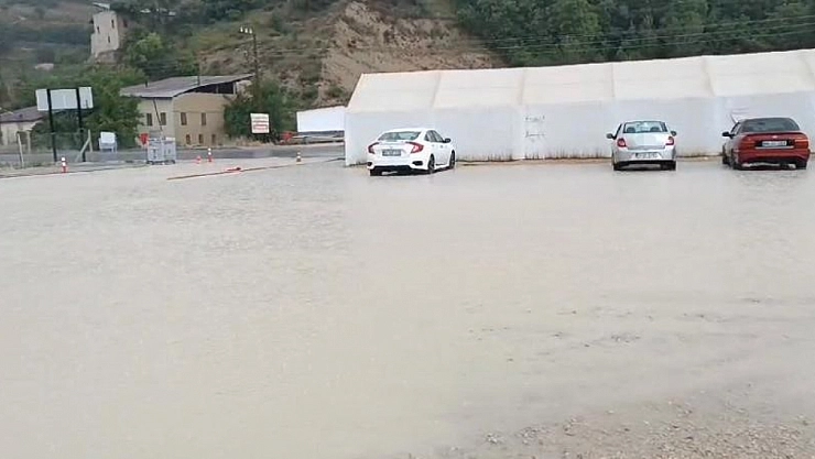 Sağanak Yağmur Hayatı Felç Etti!