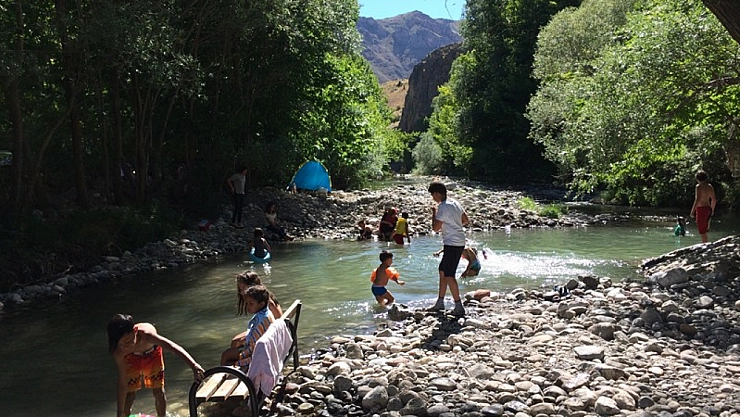 Malatya'da Saklı Cennet: Sıcaklardan Kaçıp Cebini Düşünenler Akın Ediyor