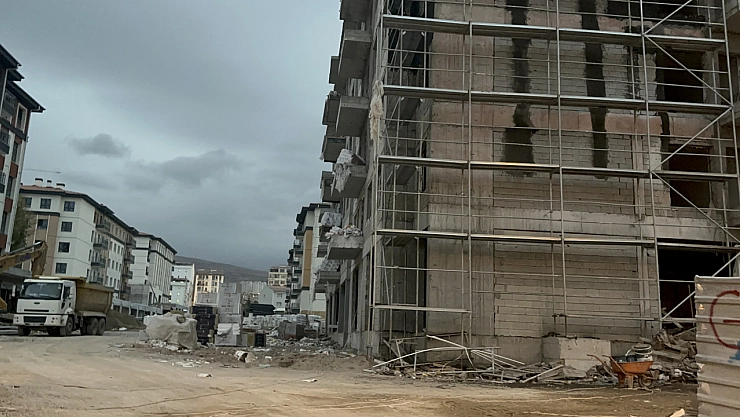 Malatya'da şantiye kazası: 2 işçi yüksekten düştü
