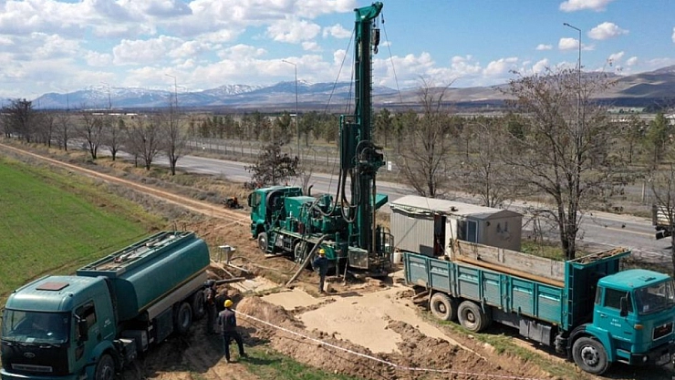 Malatya'da sondaj kamyoncusu zemin etüt uzmanı ilan edildi | JMO tepki gösterdi…