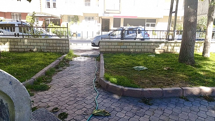 Malatya'da su sıkıntısı varken park çeşmesinde aracını yıkadı!!