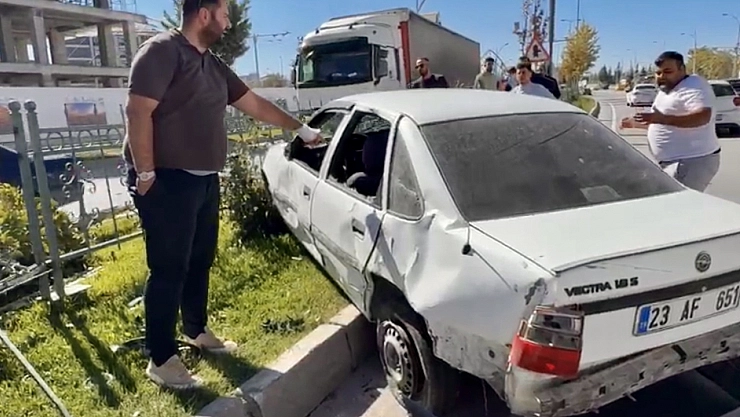 Malatya'da tehlikeli anlar: Araca kaza yaptırıp kaçtı!