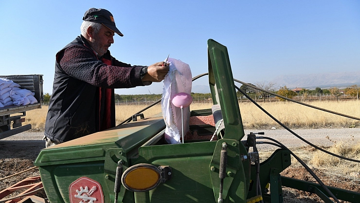 Malatya'da Tohum Toprakla Buluştu: Üreticilere Ücretsiz Dağıtılacak!