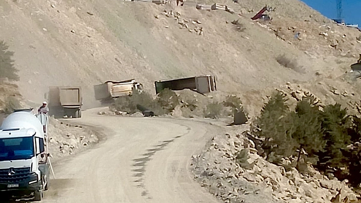 Malatya'da TOKİ şantiyesinde kaza: Hafriyat kamyon yan yattı