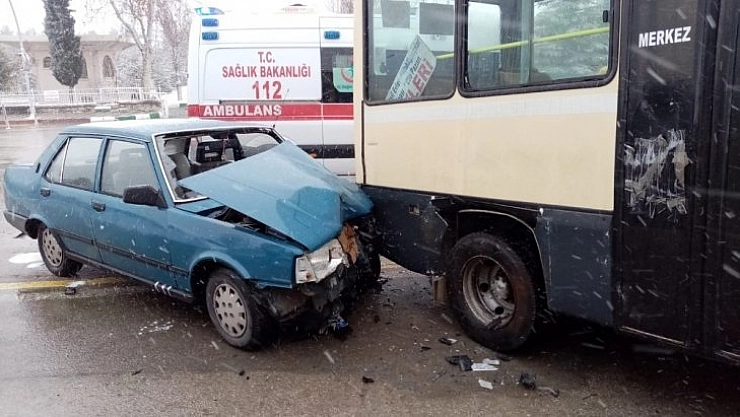 Trafik kazası: 3 yaralı