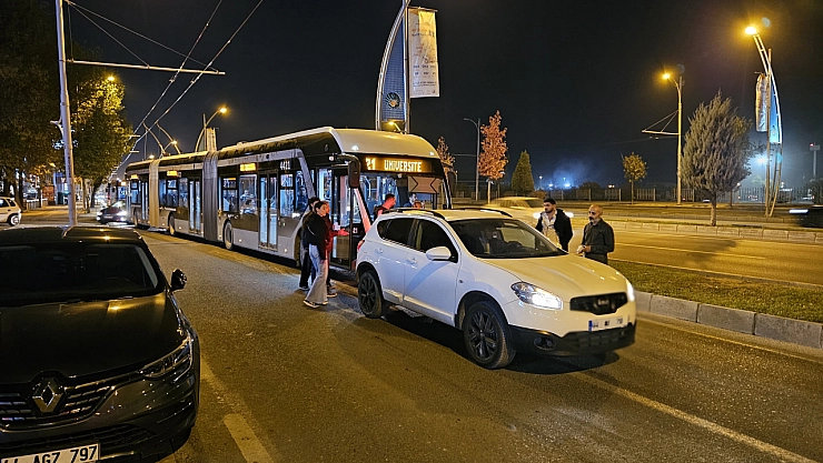 Malatya'da Trambüs Yolunda Sinirler Gerildi: Seferler Kısa Süreliğine Durdu