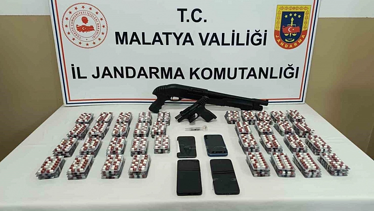 Malatya Jandarmasından Zehir Tacirlerine Darbe: Binlerce Hap Ele Geçirildi