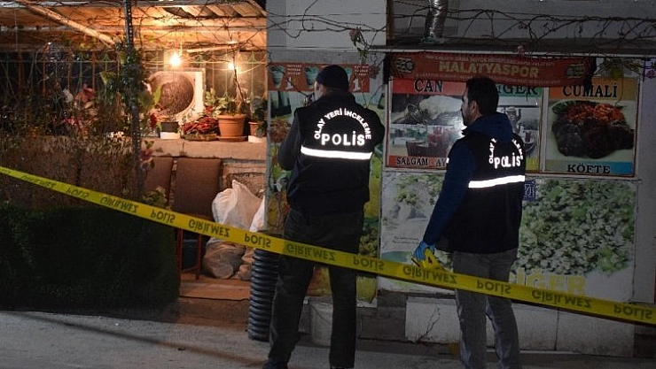 Yemek yerken silahlı saldırıya uğradı