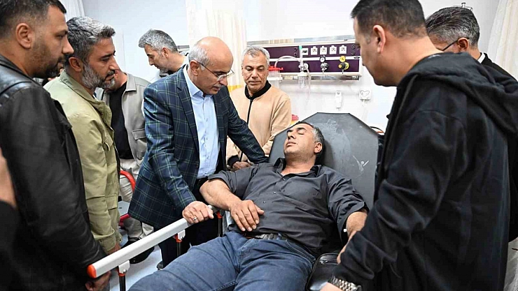 Arapgir'de Belediyeye Ait Minibüs Kaza Yaptı: 4 Personel Yaralandı
