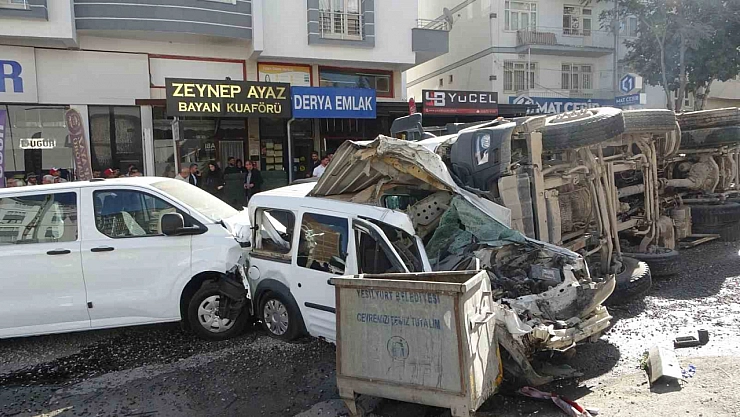 Malatya'da freni patlayan kamyonun dehşet anı güvenlik kamerasında