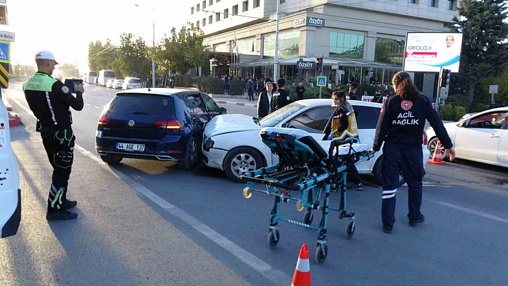 Malatya'da İki Otomobil Çarpıştı: 1 Yaralı