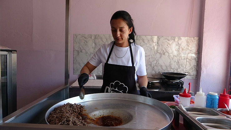 Malatya'nın tek kadın tantuni ustası: İlçede büyük destek görüyor!
