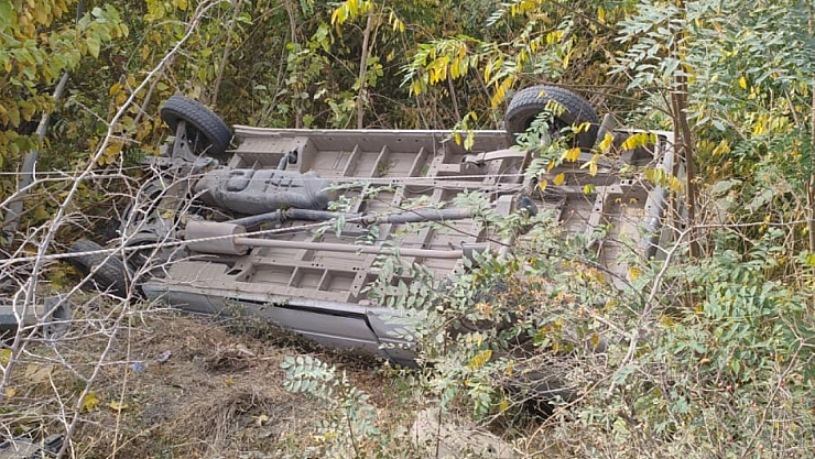 Malatya-Pütürge Yolunda Araç Uçuruma Yuvarlandı: 3 Yaralı