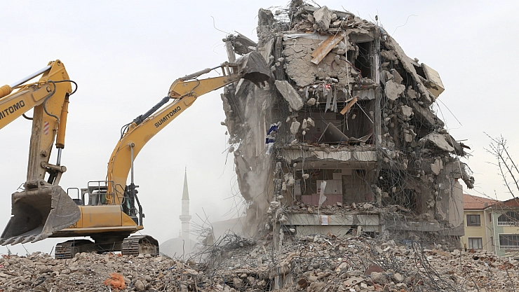 Malatya'da yıkım çalışmaları hızlandı