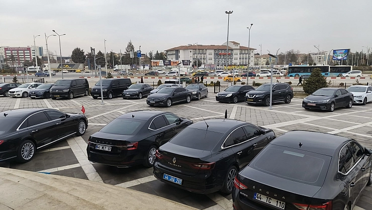 Malatya'yı ayağa kaldırdı, yerli otomobile binmedi: Vali Yavuz Audi'den vazgeçemiyor