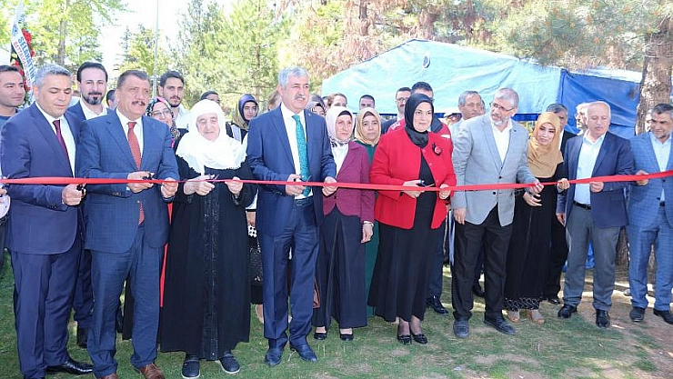 Yetim çocuklar yararına kermes 