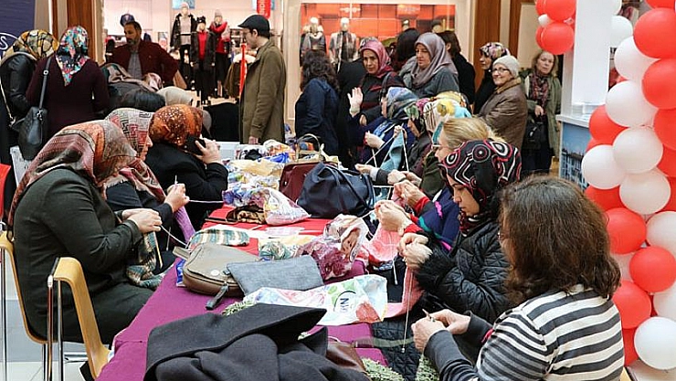 ''Elden Ele'' örgü örme etkinliği 