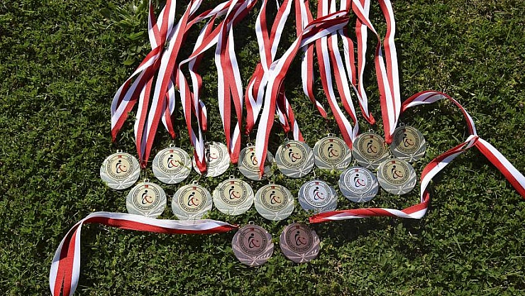 Madalya ile döndüler 