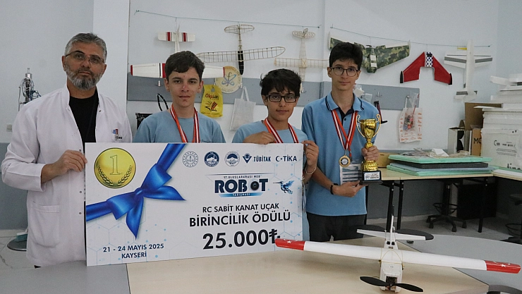 Malatyalı liselilerden büyük başarı: İHA'yla dünya birinciliği!