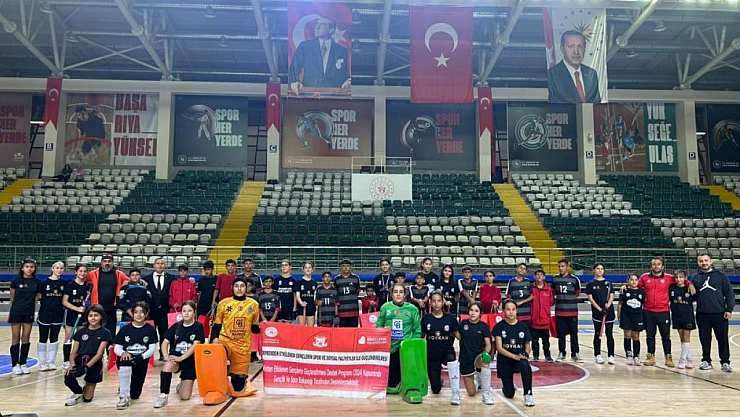 Malatyalı sporcular dostluk maçında buluştu