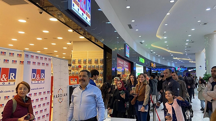 Mardian Mall'da imza günü etkinliği