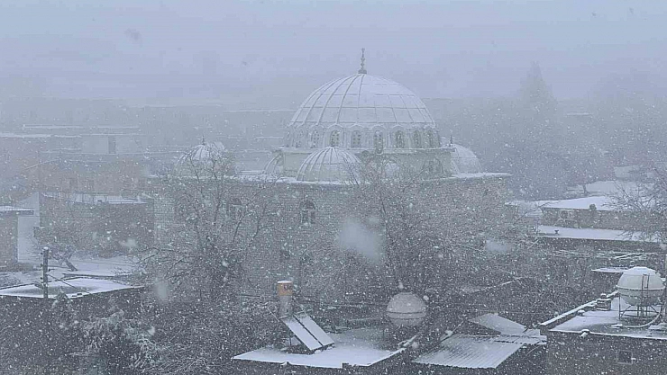 Mardin'e mevsimin ilk karı yağdı