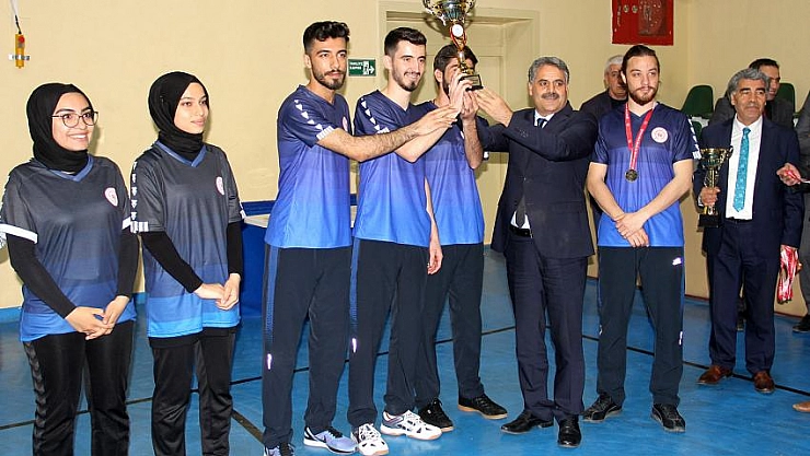 Masa tenisi turnuvası sona erdi