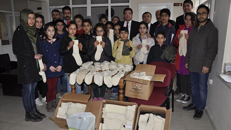 Mehmetçiğe çorap ve eldiven