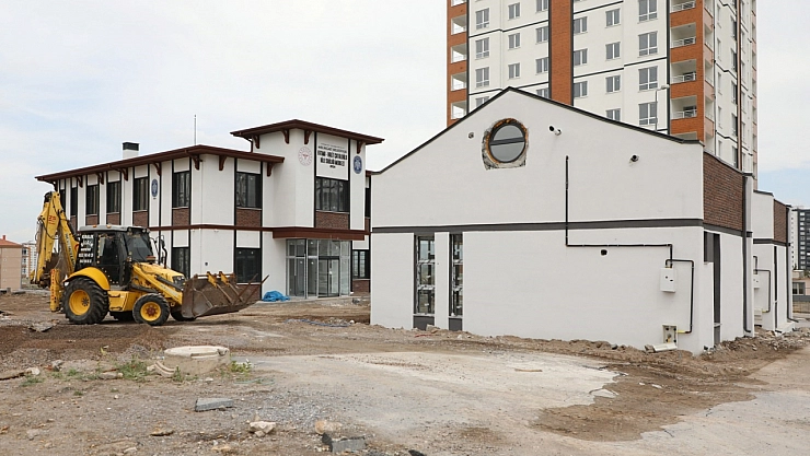 Melikgazi'de sağlık merkezlerine çevre düzenlemesi yapılıyor