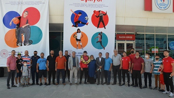 Sporcuya coşkulu karşılama