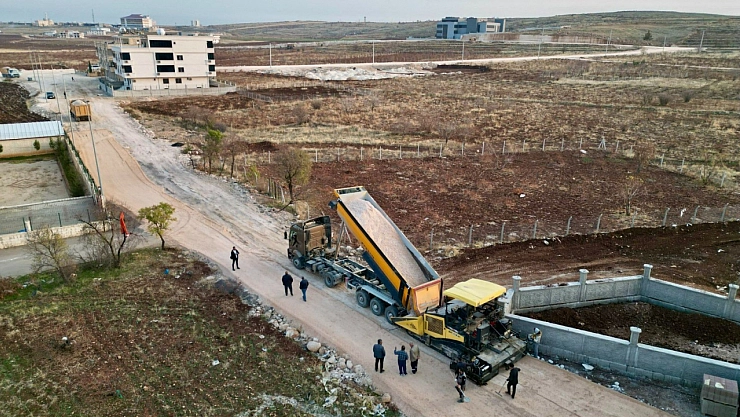 Midyat Ağız ve Diş Sağlığı Merkezinin yolu asfaltlanıyor