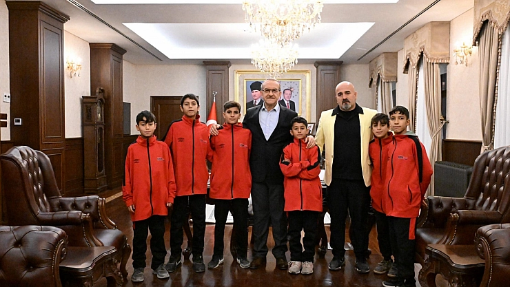 Milli Sporcular Vali Yavuz'u Ziyaret Etti
