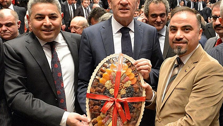 Bakana kayısı ikramı 