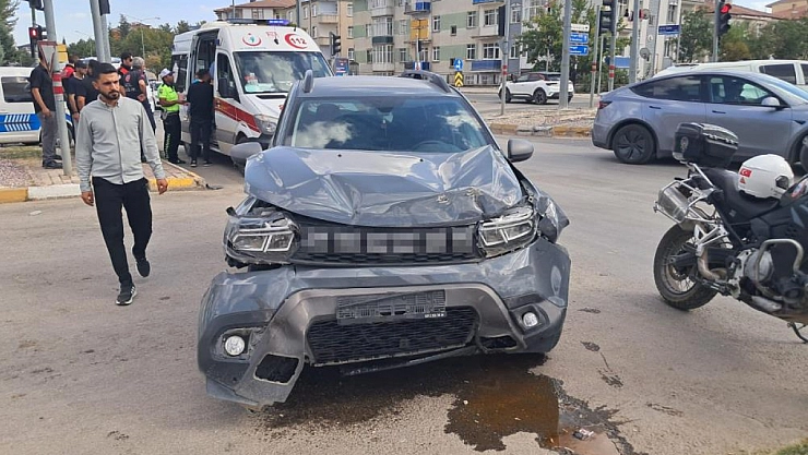 Minibüs ile otomobil çarpıştı: 5 yaralı