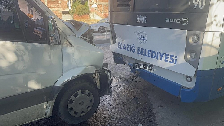 Minibüs otobüse çarptı: 8 yaralı