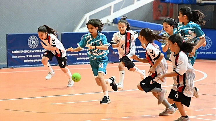 Minik hentbolcular Gaziantep'te