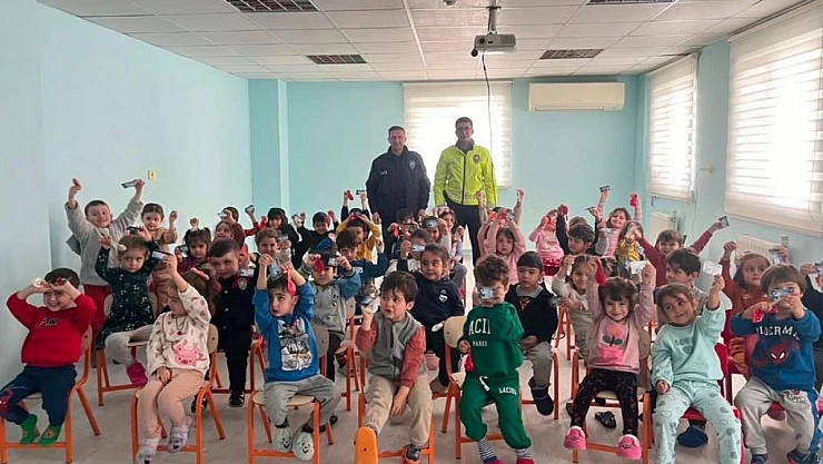 Miniklere Trafik Güvenliği Eğitimi