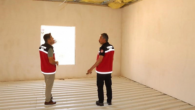 Müdür Akkan çörek otu hasadına katıldı