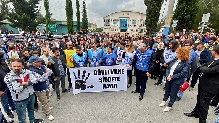 Müdürü darp ettiler