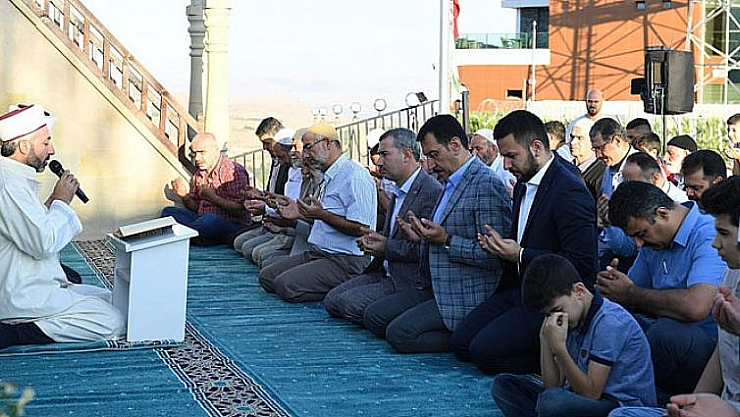 Namazgâhta bayram coşkusu