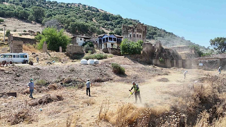 Nazilli Belediyesi'nden Arpaz Kalesi'nde temizlik çalışması