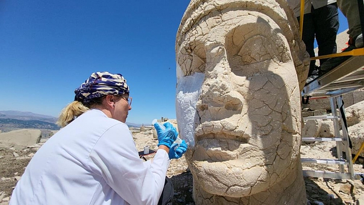 Nemrut Dağı'ndaki heykellerde restorasyon çalışmaları başladı